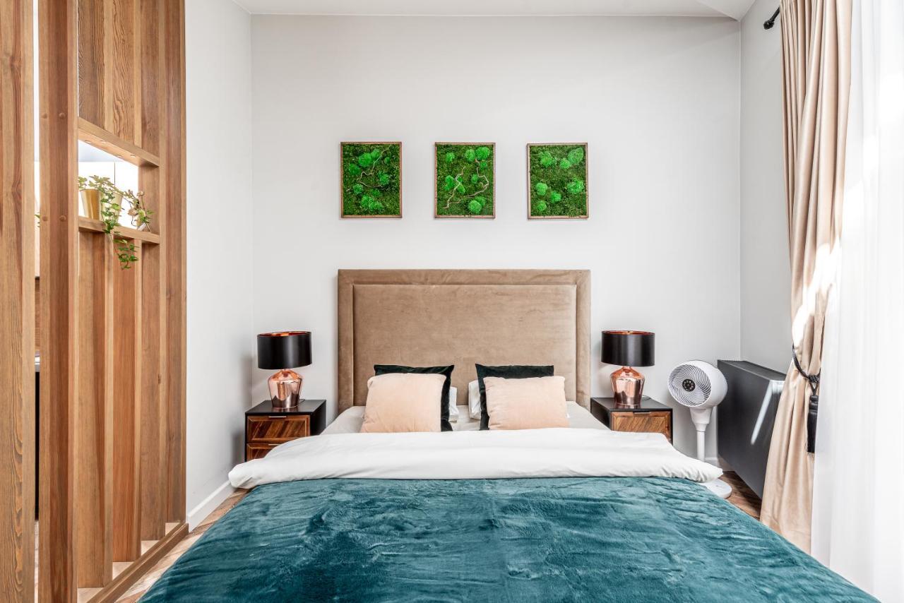 Sun Lighted Cathedral Square Studio Apartment Vilnius Exterior photo