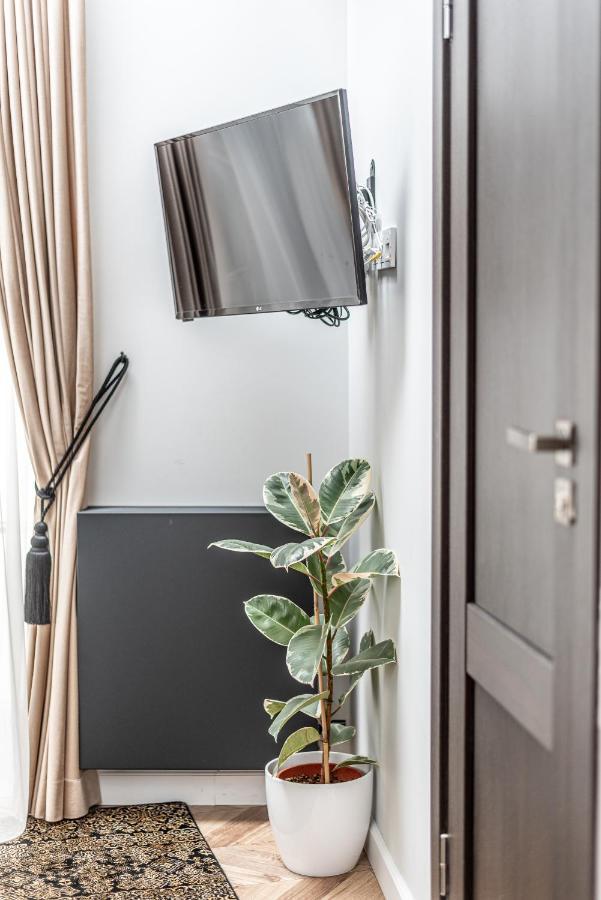 Sun Lighted Cathedral Square Studio Apartment Vilnius Exterior photo