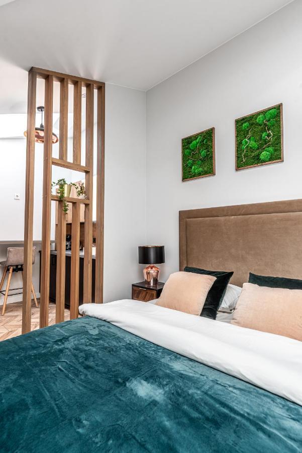Sun Lighted Cathedral Square Studio Apartment Vilnius Exterior photo
